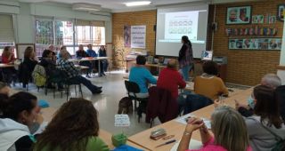 Ayer, 30 de Octubre, el profesorado del Colegio Divino Maestro de Jaén recibió una formación en primeros auxilios por parte de Basi Ocaña, la enfermera escolar asignada a nuestro centro.